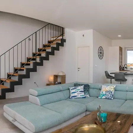 4 Star Duplex 