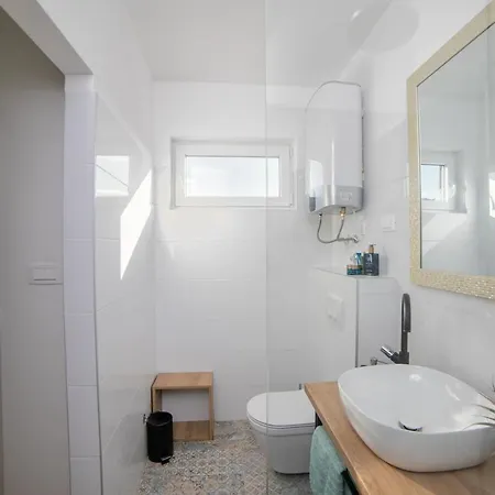 4 Star Duplex 