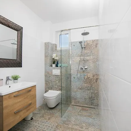 4 Star Duplex 