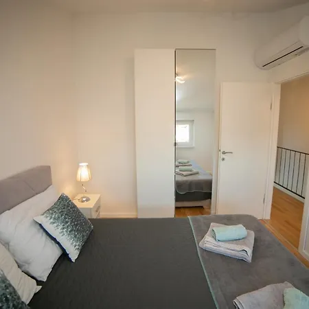 4 Star Duplex 