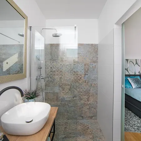 4 Star Duplex 
