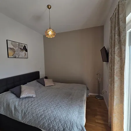 4 Star Duplex 